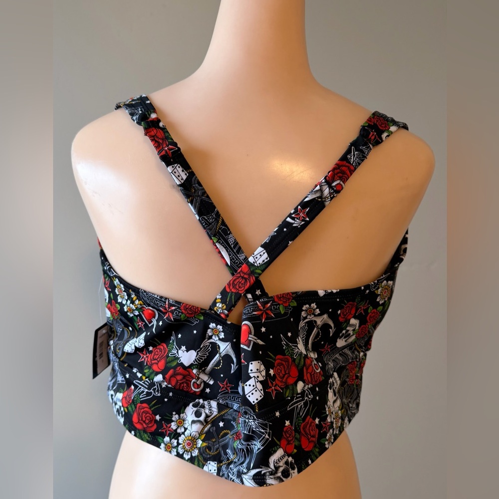 🌶️ NWT Torrid Black Floral Skull Swim Crop Top. Size 2 - Picture 3 of 4